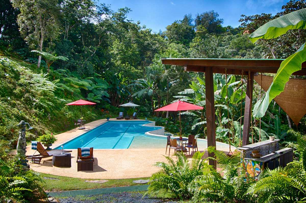Piscina semiolímpica de agua salada