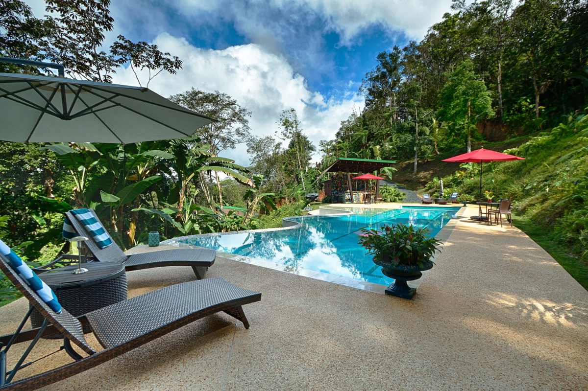 Piscina semiolímpica de agua salada